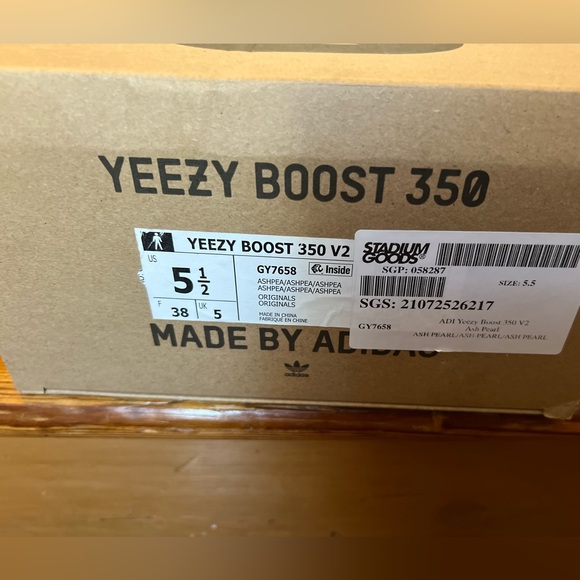YEEZY BOOST 350 V2 Sz. 5 1/2 Mens 7 Women’s 100% Authentic - Picture 4 of 12